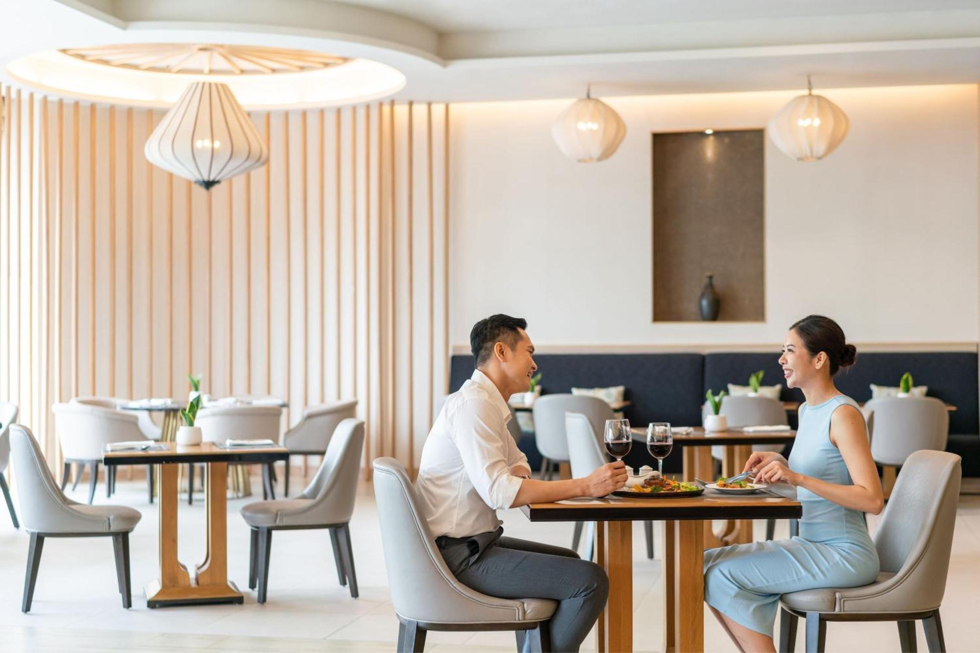 Sheraton Can Tho Εξωτερικό φωτογραφία The Wing at Hong Kong International Airport
