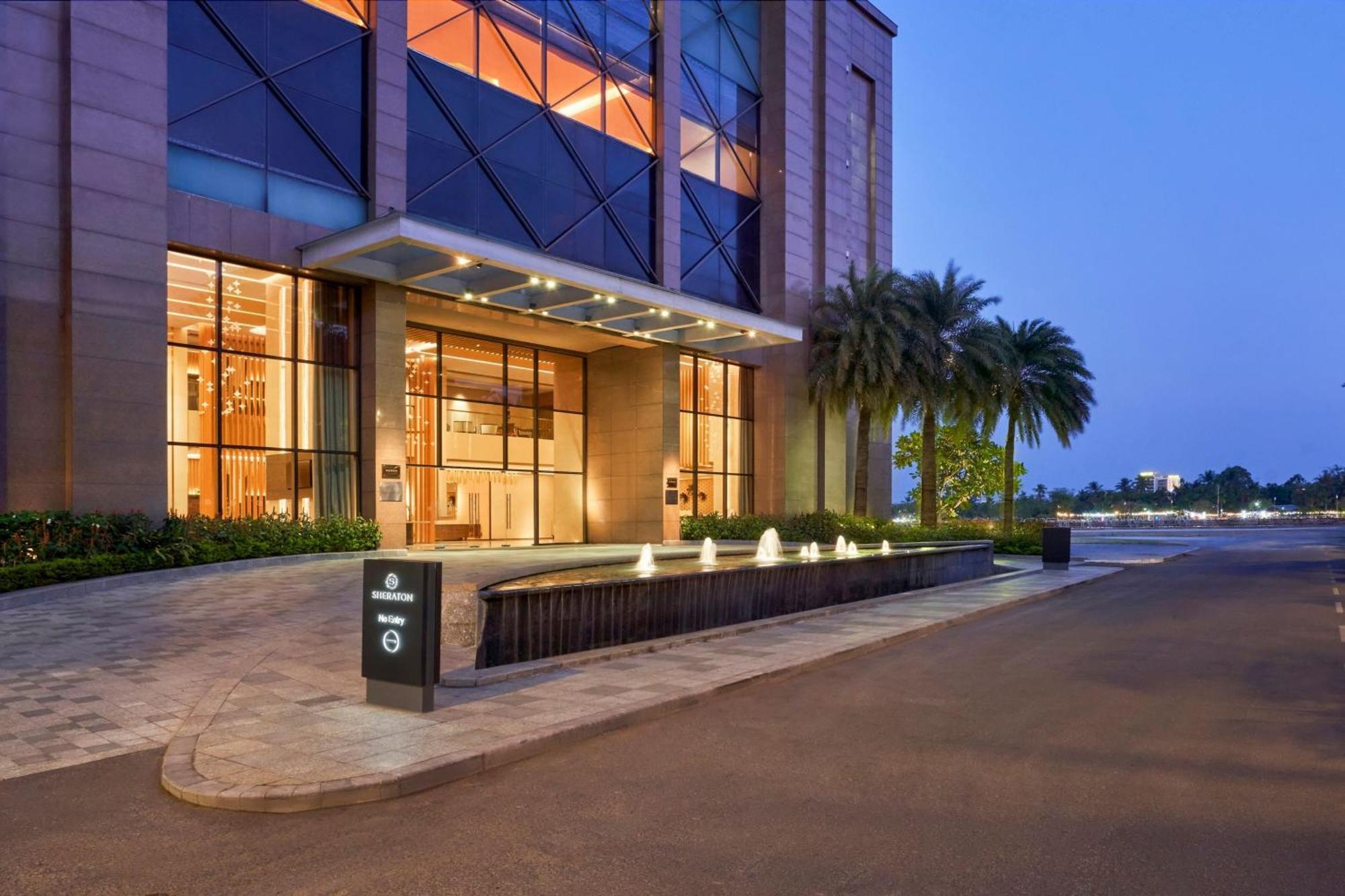 Sheraton Can Tho Εξωτερικό φωτογραφία Entrance of the hotel